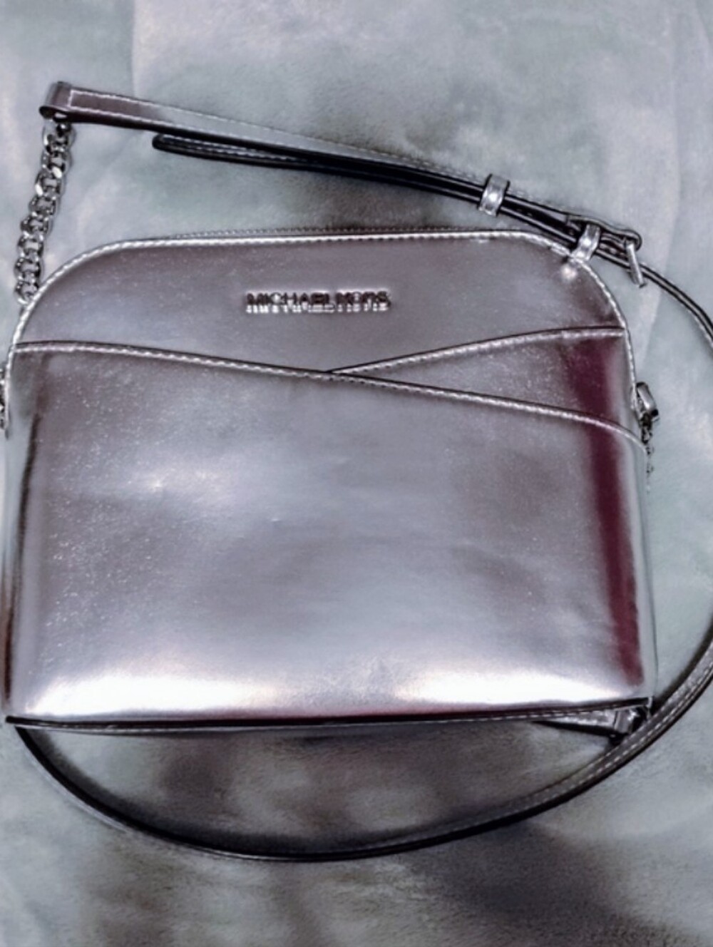 MICHAEL KORS Silver Metallic Leather Crossbody Bag! 💕EUC